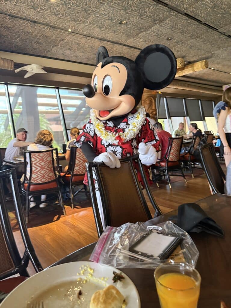 Enjoy meeting Mickey at 'Ohana character dining for free using Cash Back Apps to earn Disney Gift Cards. Ohana breakfast