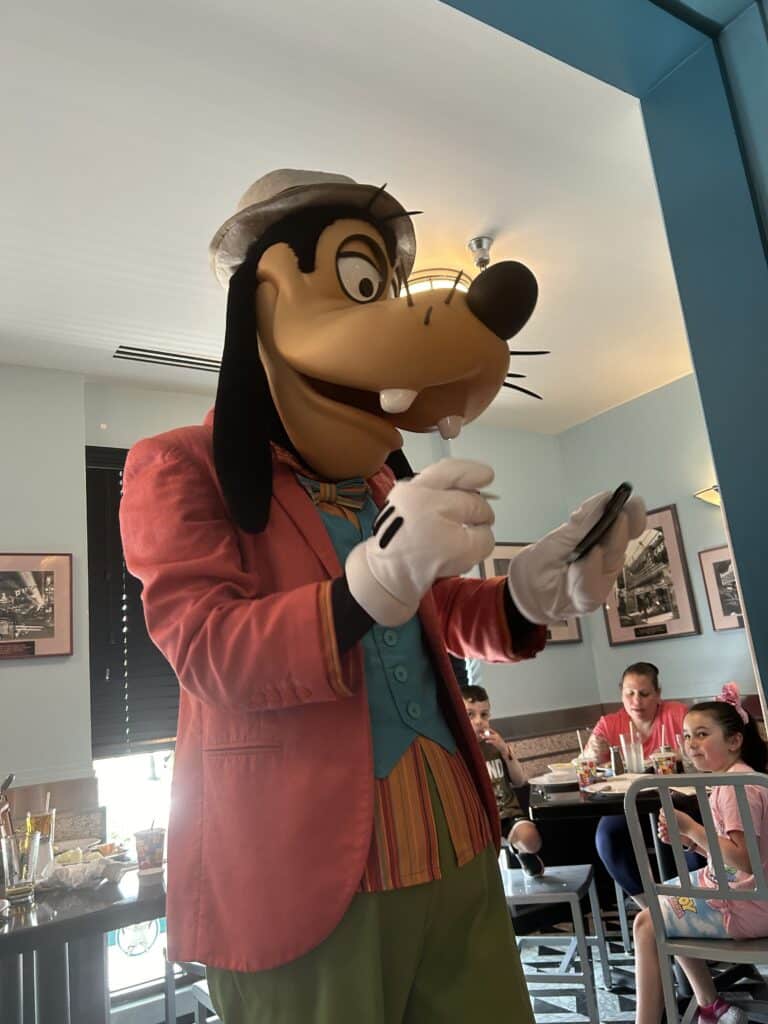 Goofy at Hollywood & Vine in Hollywood Studios, Disney World