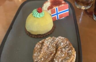 Akershus Royal Banquet Hall princess dining food review EPCOT Norway pavilion desserts